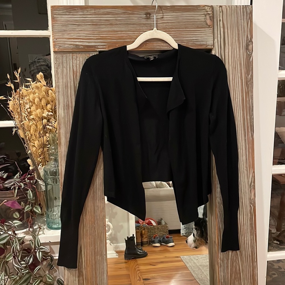 Cropped cardigan with flowy ends